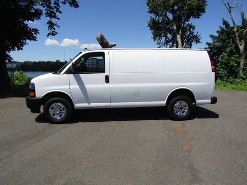Used 2021 Chevrolet Express 2500 w/ Driver Convenience Package RWD image 3