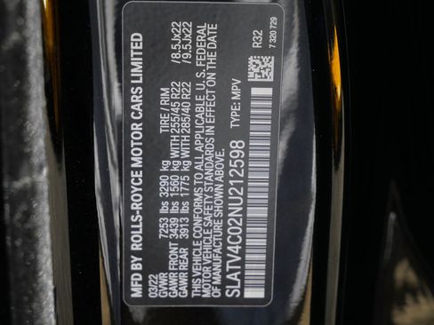 Certified 2022 Rolls-Royce Cullinan AWD/4WD image 33