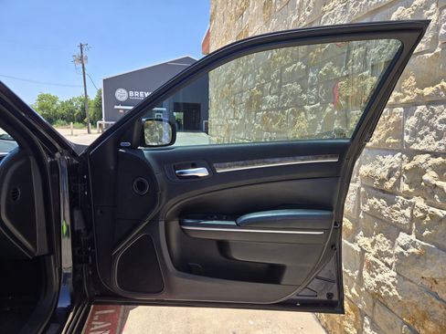 Used 2011 Chrysler 300 C w/ Safetytec Group RWD image 8