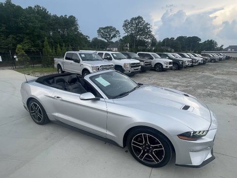Used 2018 Ford Mustang Premium RWD image 10