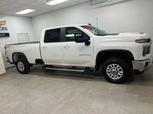 Used 2025 Chevrolet Silverado 2500 LT w/ Convenience Package AWD/4WD image 11