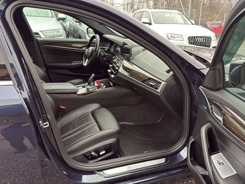 Used 2018 BMW 530e xDrive image 25