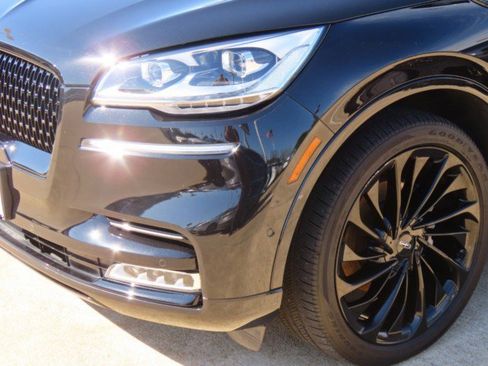 Certified 2023 Lincoln Aviator Reserve w/ Equipment Group 201A image 3