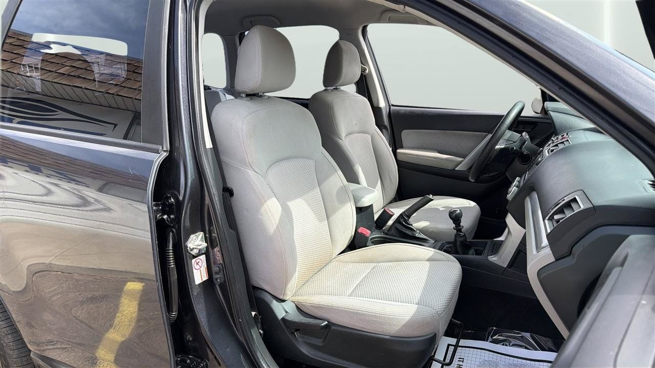 Used 2017 Subaru Forester 2.5i AWD/4WD image 14