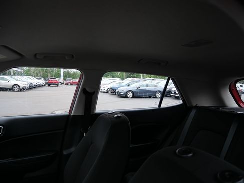 Used 2021 Hyundai Venue SE FWD image 10