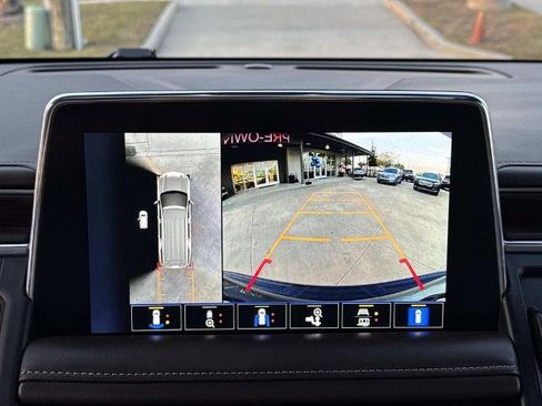 Used 2022 Chevrolet Tahoe Z71 w/ Luxury Package AWD/4WD image 30