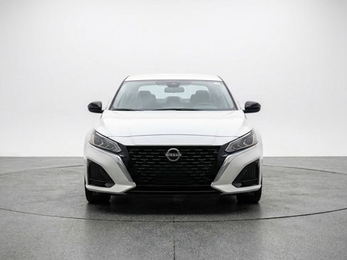 Used 2025 Nissan Altima 2.5 SV image 2