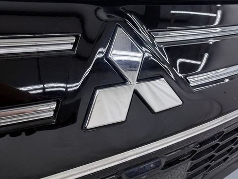Used 2025 Mitsubishi Outlander SE FWD image 12