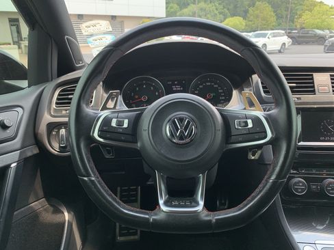 Used 2015 Volkswagen GTI SE FWD image 18