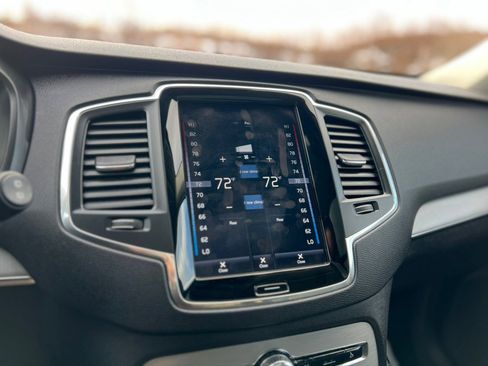 Used 2021 Volvo XC90 T5 Momentum w/ Climate Package image 24