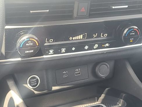 Used 2023 Nissan Rogue SV AWD/4WD image 19