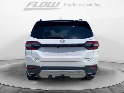 Certified 2025 Honda Pilot Touring image 8