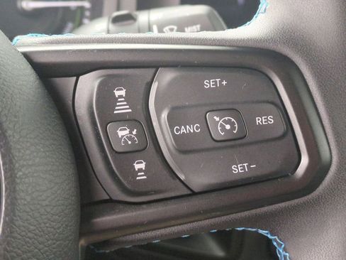 Used 2025 Jeep Wrangler Unlimited Rubicon 4xe w/ Safety Group AWD/4WD image 15