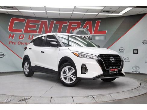 Used 2025 Nissan Kicks Play S image 1