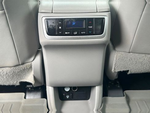 Used 2015 Toyota Highlander Limited w/ Driver Technology Package AWD/4WD image 13