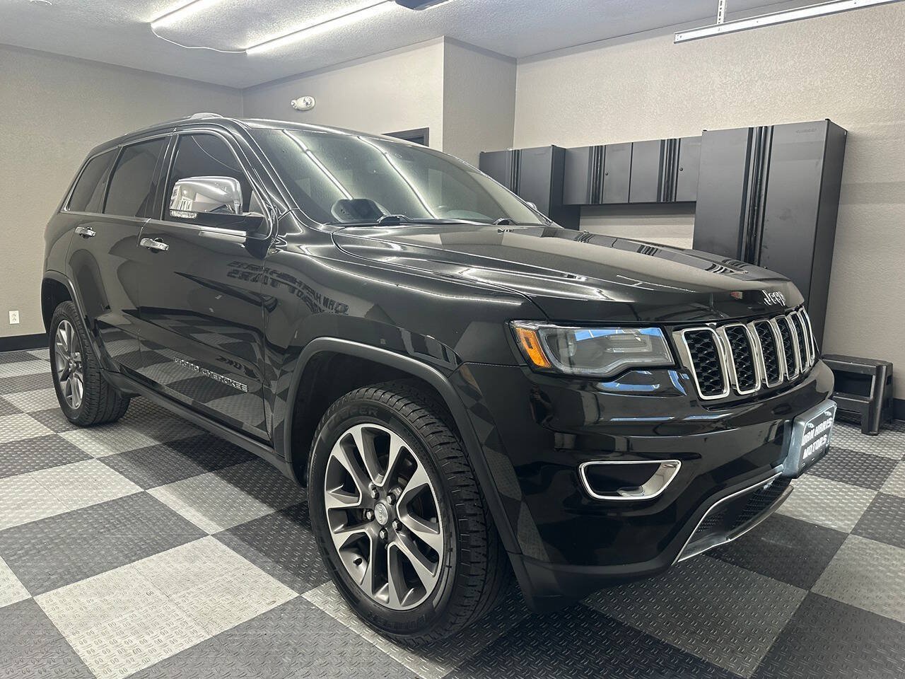 Used 2018 Jeep Grand Cherokee Limited w/ Luxury Group II AWD/4WD image 5