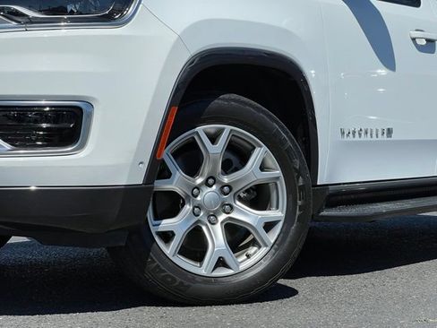 Used 2022 Jeep Wagoneer Series II AWD/4WD image 2