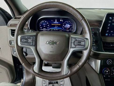 Used 2022 Chevrolet Tahoe Z71 w/ Luxury Package AWD/4WD image 13