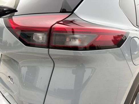 Used 2023 Nissan Rogue SL w/ SL Premium Package image 11