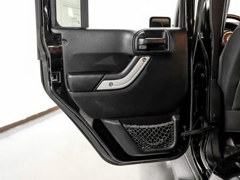 Used 2018 Jeep Wrangler Unlimited Sahara w/ Connectivity Group image 40