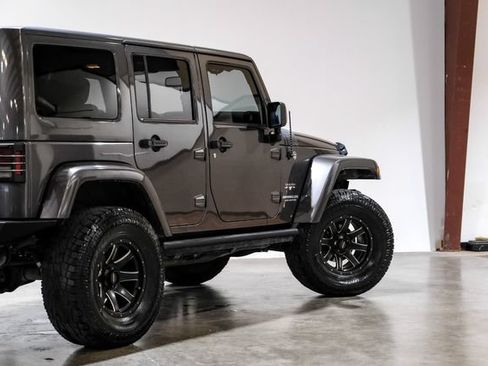 Used 2016 Jeep Wrangler Unlimited Sahara w/ Dual Top Group AWD/4WD image 14