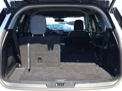 Used 2023 Ford Explorer Limited AWD/4WD image 31