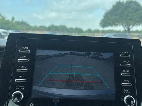 Used 2021 Toyota Camry LE FWD image 10