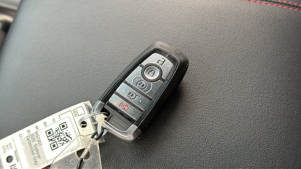 Used 2025 Ford Explorer ST-Line AWD/4WD image 26