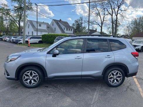 Certified 2023 Subaru Forester Premium AWD/4WD image 9