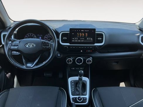 Used 2022 Hyundai Venue Limited FWD image 13