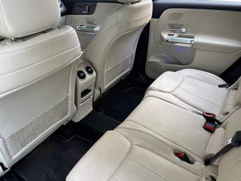 Used 2021 Mercedes-Benz GLB 250 4MATIC image 27