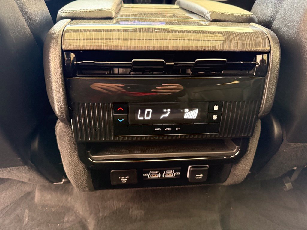 Used 2022 Jeep Wagoneer Series II w/ Premium Group I AWD/4WD image 25