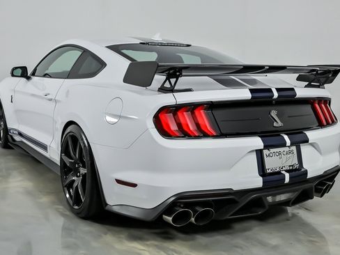 Used 2020 Ford Mustang Shelby GT500 w/ Carbon Fiber Track Pack RWD image 10
