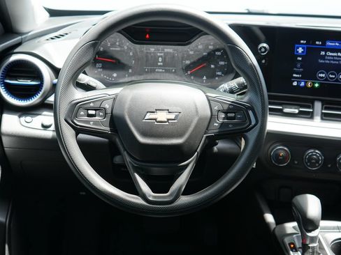 Used 2024 Chevrolet Trax LS w/ LS Convenience Package FWD image 11