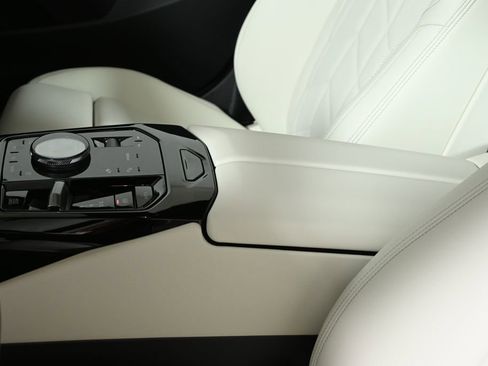 New 2026 BMW 530i xDrive w/ M Sport Package image 25