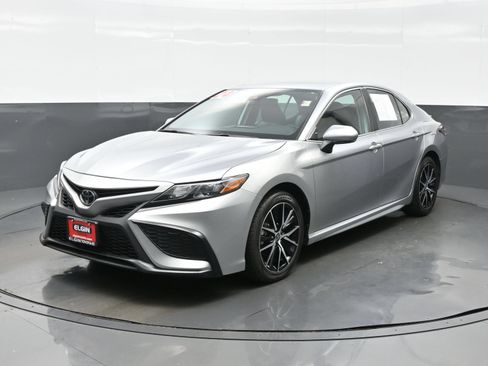 Used 2024 Toyota Camry SE FWD image 2