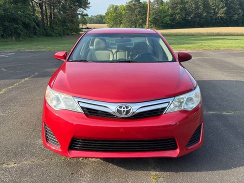Used 2012 Toyota Camry LE FWD image 3