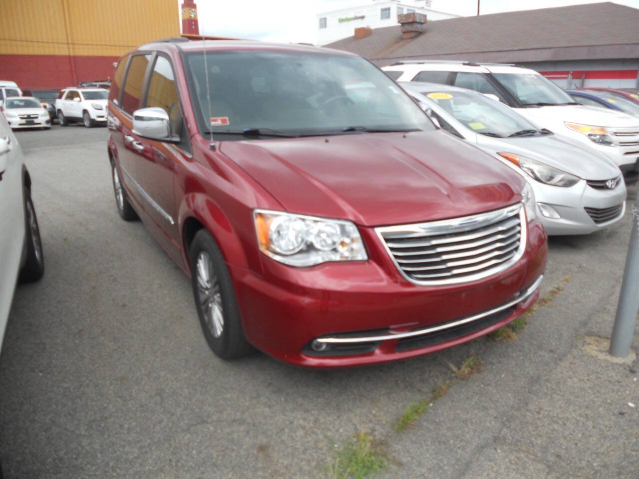 Used 2015 Chrysler Town & Country Touring-L w/ Driver Convenience Group FWD image 2