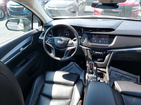 Used 2017 Cadillac XT5 Luxury w/ Driver Awareness Package image 15