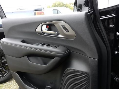 New 2026 Chrysler Pacifica Select image 13