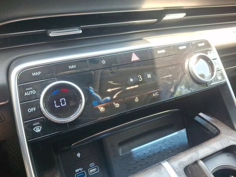 Used 2024 Genesis GV80 2.5T w/ Prestige Package AWD/4WD image 19