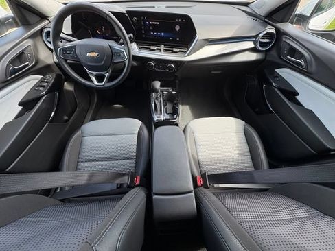 Used 2025 Chevrolet Trax LT w/ LT Convenience Package FWD image 25