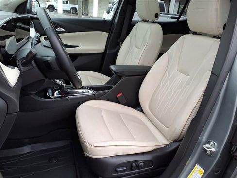 Certified 2025 Buick Encore GX Avenir w/ Avenir Technology Package image 12