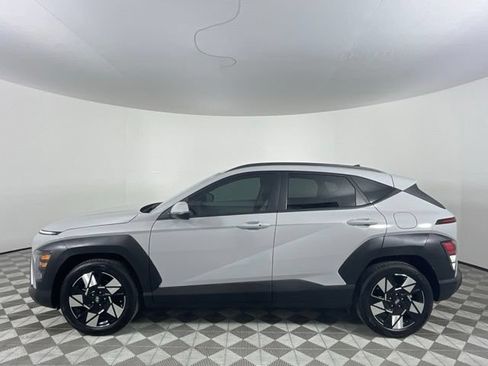 Used 2025 Hyundai Kona SEL FWD image 8