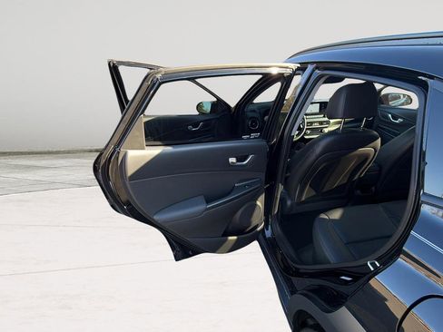 Used 2023 Hyundai Kona Limited image 21