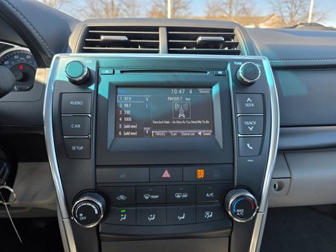 Used 2016 Toyota Camry LE image 11