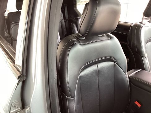 Used 2024 Jeep Grand Cherokee L Limited w/ Luxury Tech Group II image 19