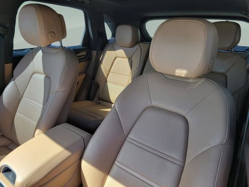 Used 2019 Porsche Cayenne image 18