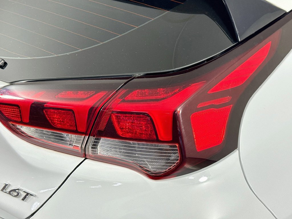 Used 2019 Hyundai Veloster Turbo FWD image 32