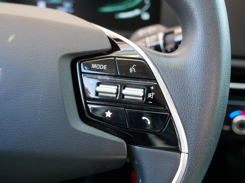 Certified 2023 Kia Niro LX image 30